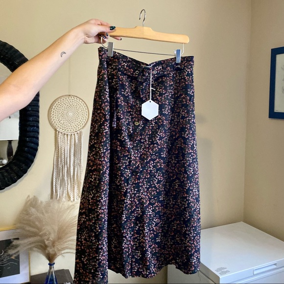 Paper Crane Midi Skirt with Belt - Picture 3 of 8